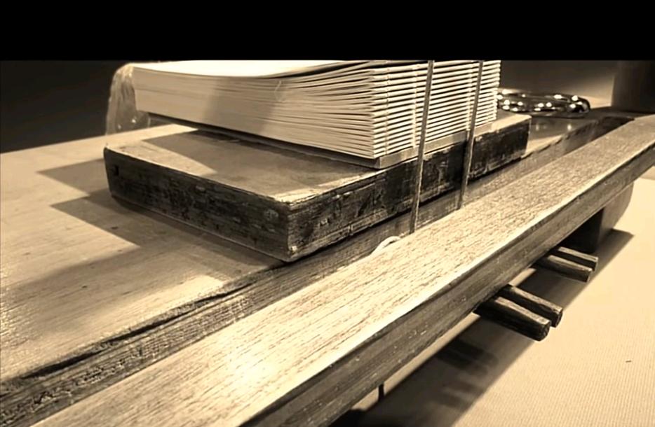 办公室考古系列：没有订书器的欧洲古代，手工匠们如何装订书稿？