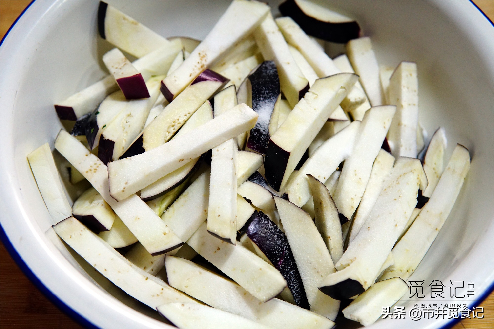 炒茄子费油只需小技巧,茄子不要直接下锅炒费油还不入味