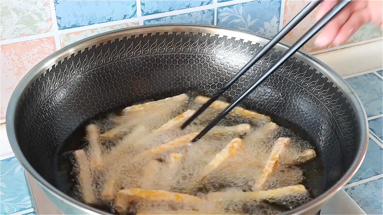 薯条的家庭版做法酥脆又好吃,薯条做法家庭版又脆又好吃