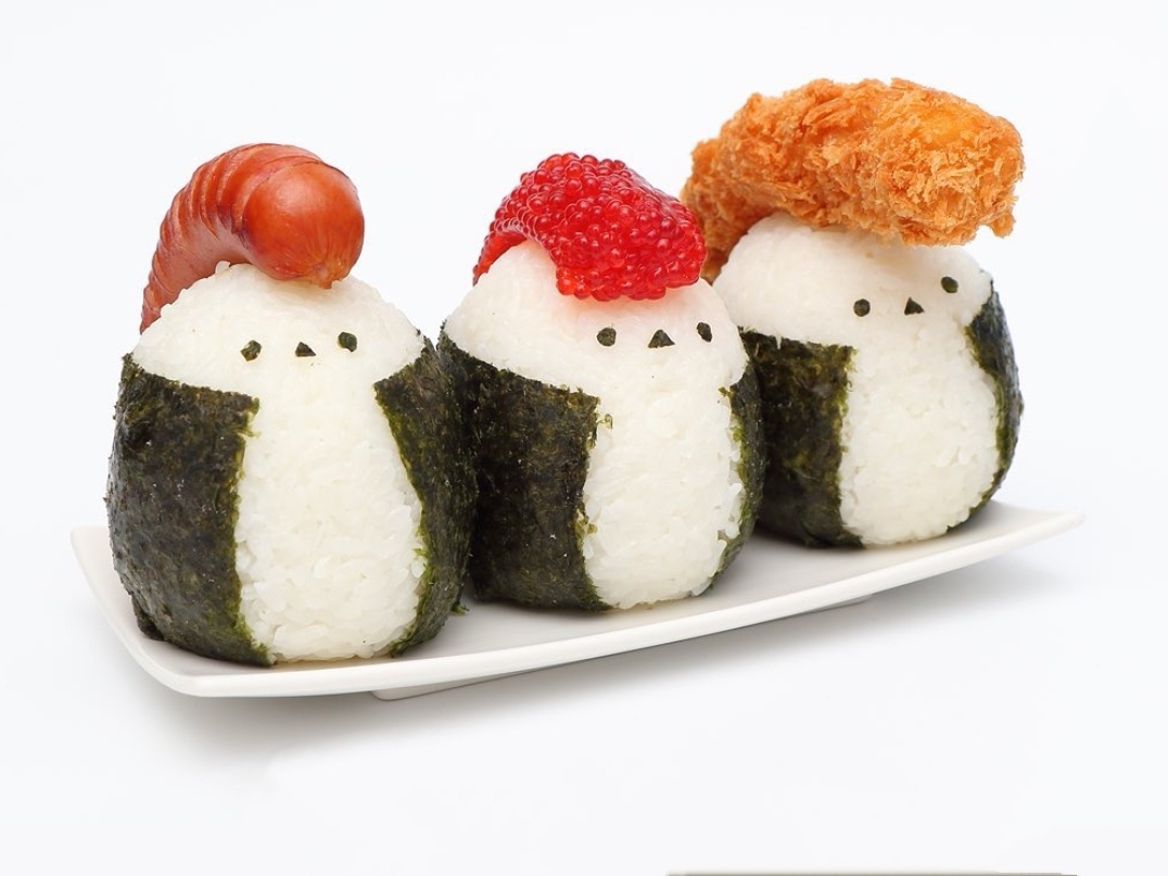 连饭团也开始“卖萌”了，你看它们的眼神，就问你舍不舍得下口？