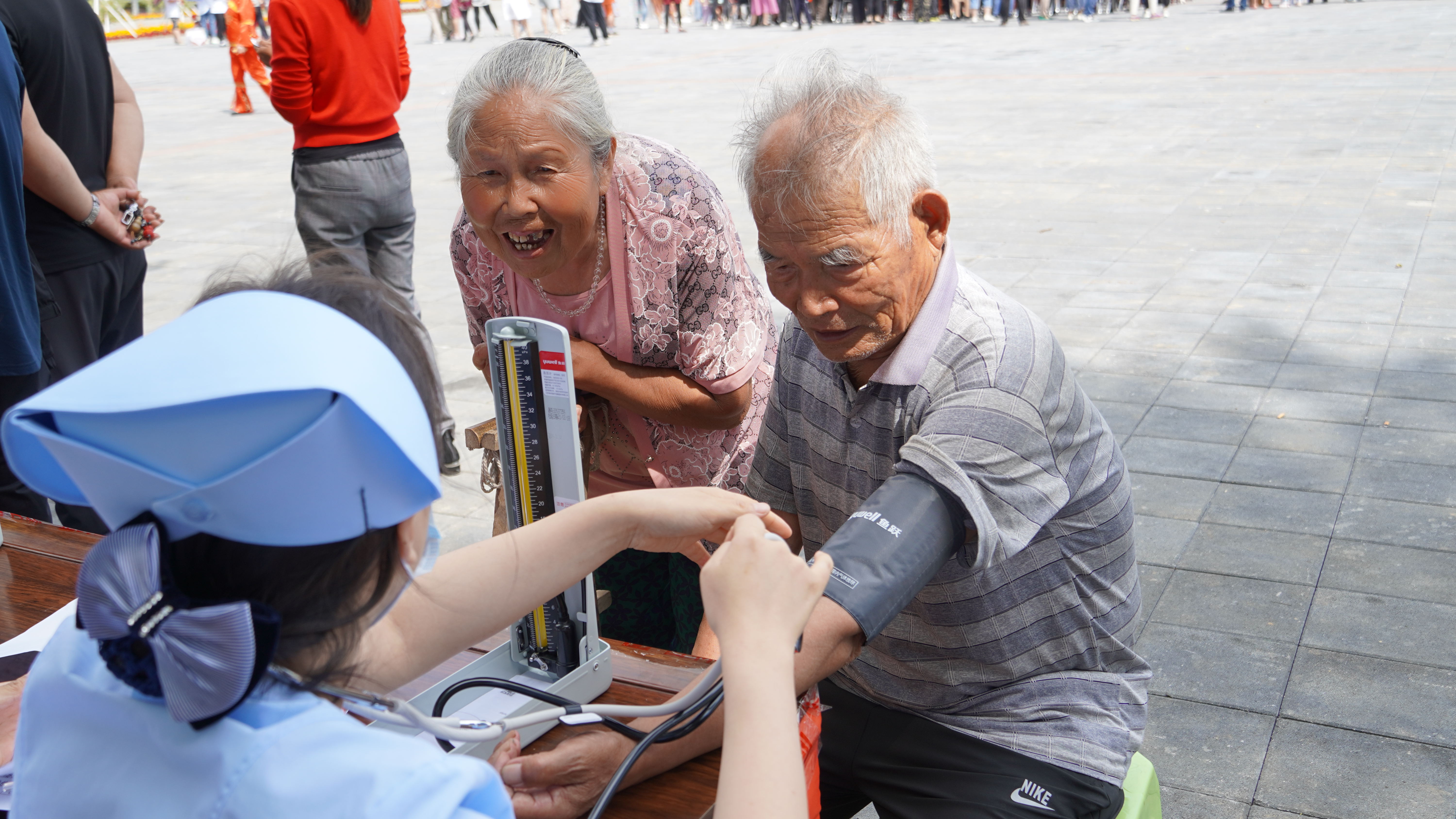 四平一正中医院、医疗进村送健康