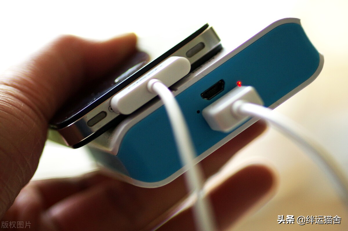 坐飞机可以带10000毫安充电宝吗,坐飞机可以携带20000毫安充电宝吗