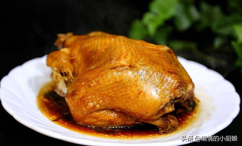 我们来看看叫花鸡的新做法,电饭煲叫花鸡做法