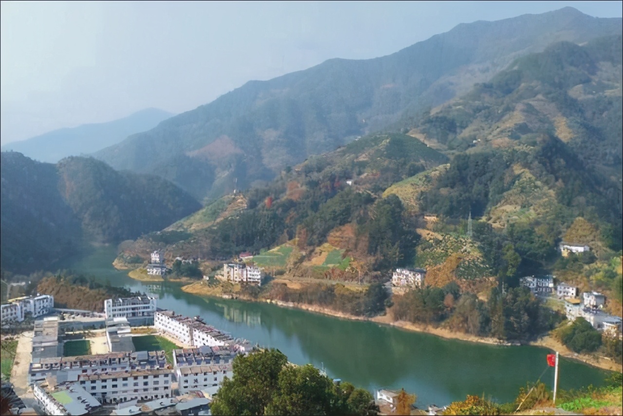 歙县小川乡，澎泽尖的野趣之美，让游人回归了自然的怀抱