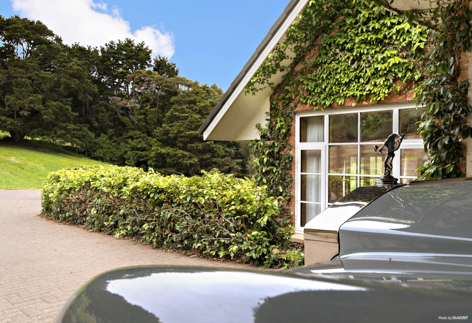 买房送劳斯莱斯,十亿豪宅送劳斯莱斯