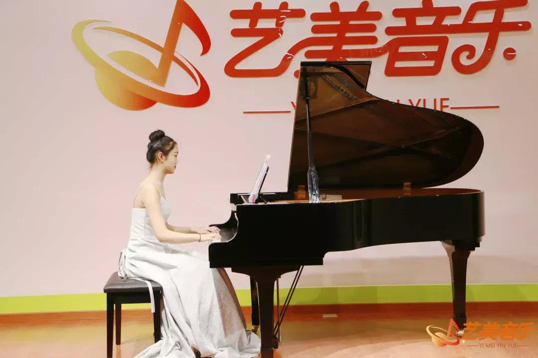 孩子学钢琴最好的伴奏是什么乐器,除了钢琴外小朋友学什么乐器好