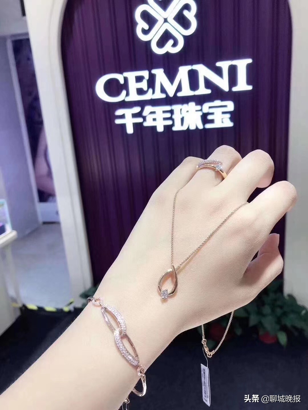 浠ョ埍涔嬪悕鐝犲疂,浠ョ埍涔嬪悕鐝犲疂闂ㄧエ