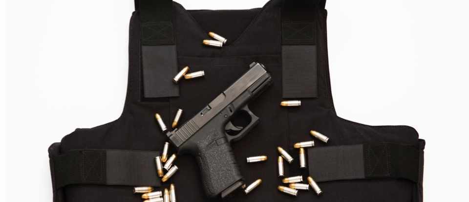 防弹衣怎么防子弹的,防弹衣能抵挡几个子弹