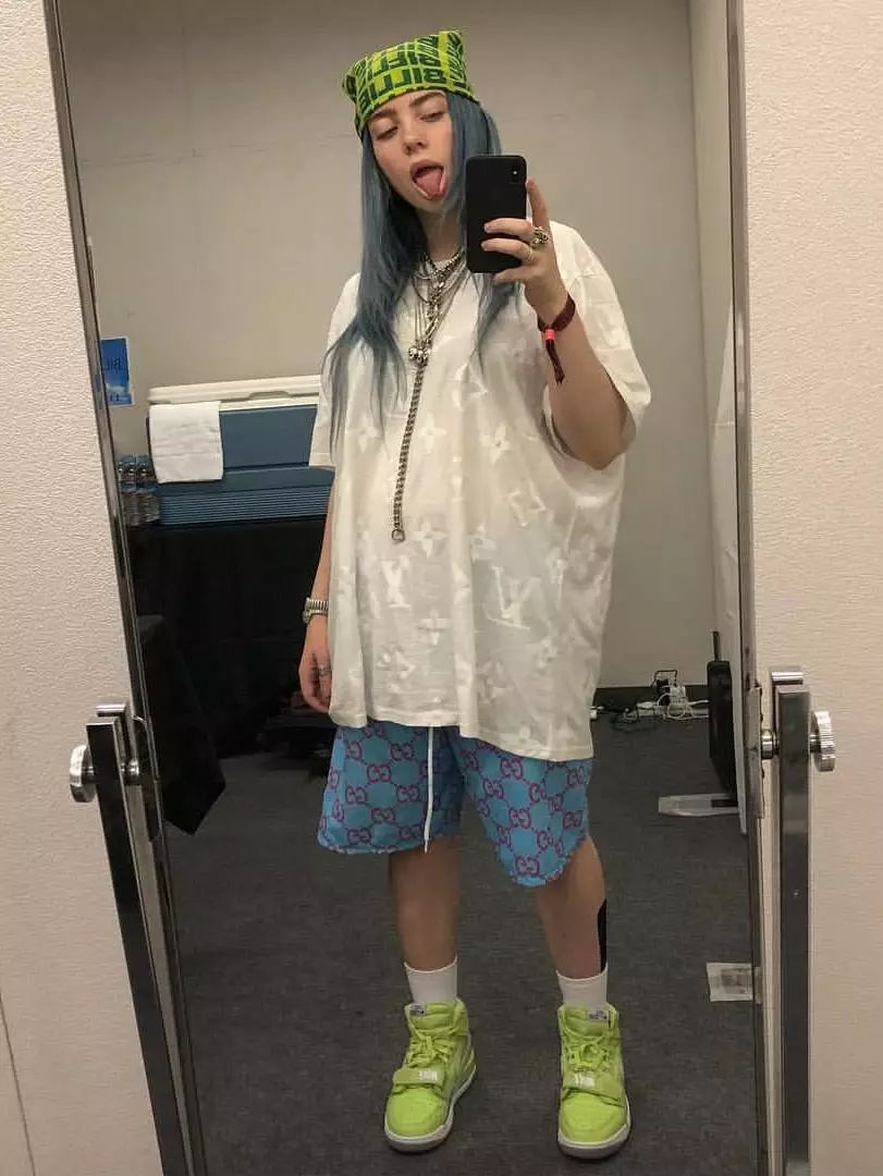 我太太太难了！项链戴在脖子上还做错了？