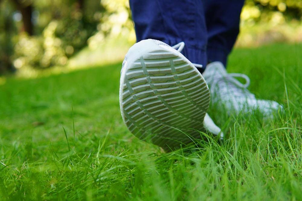 99买了双连鞋盒都没有的轻跑鞋,简单唠唠体验