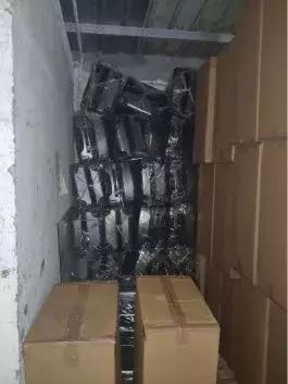 价格1000多的包包,名牌包包只卖100多元