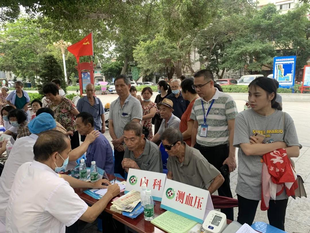 中医义诊进社区服务居民零距离,中医文化进社区健康义诊暖民心