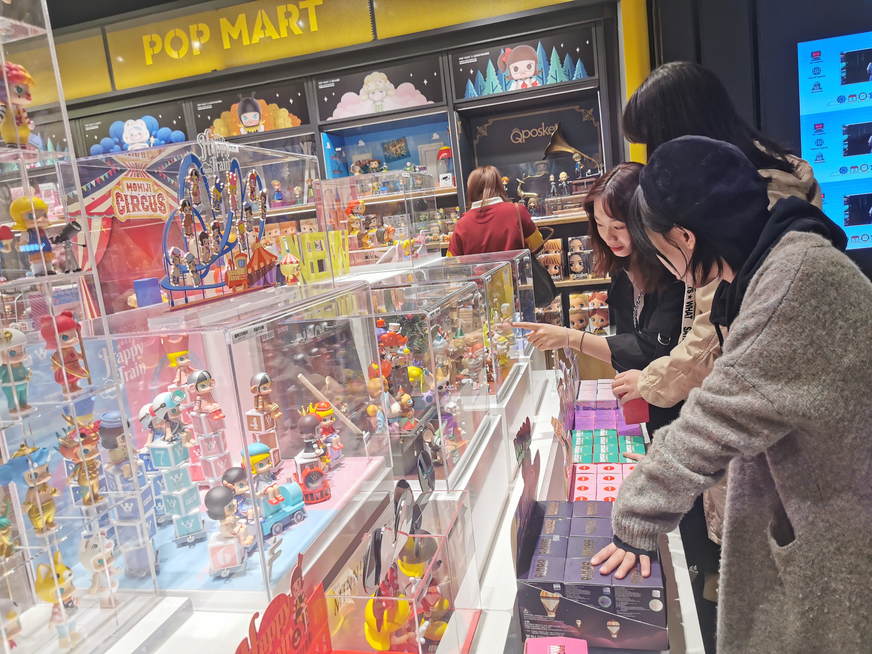 炒鞋之后开始炒盲盒,炒鞋子又炒盲盒