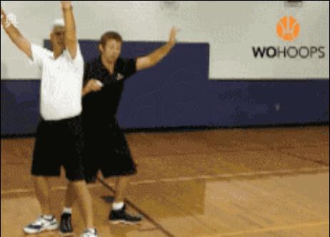 三种双手传接球与投篮的练习方法,防守低位接球技巧