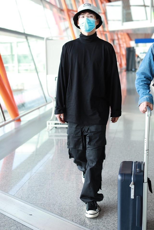 刘昊然身材修长,刘昊然净身高有185吗