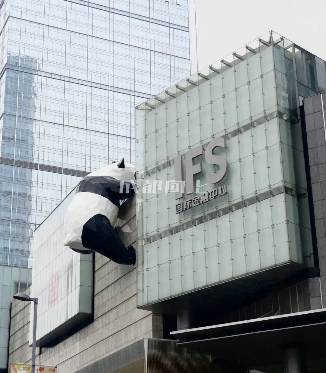 如何让成都变东京？网友：大LOGO收敛点