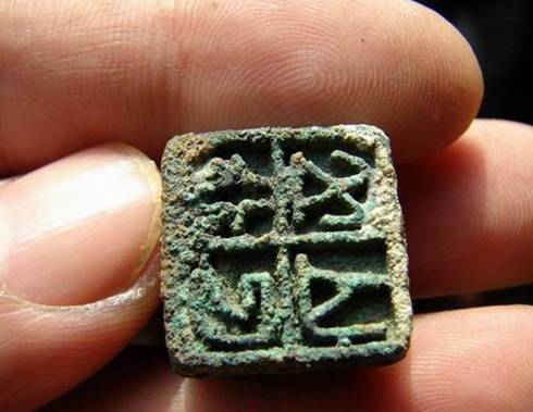 和氏璧和传国玉玺哪个价值高,和氏璧到底是玉璧还是玉玺