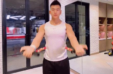 练胸副乳怎么练下去,练副乳扩胸运动