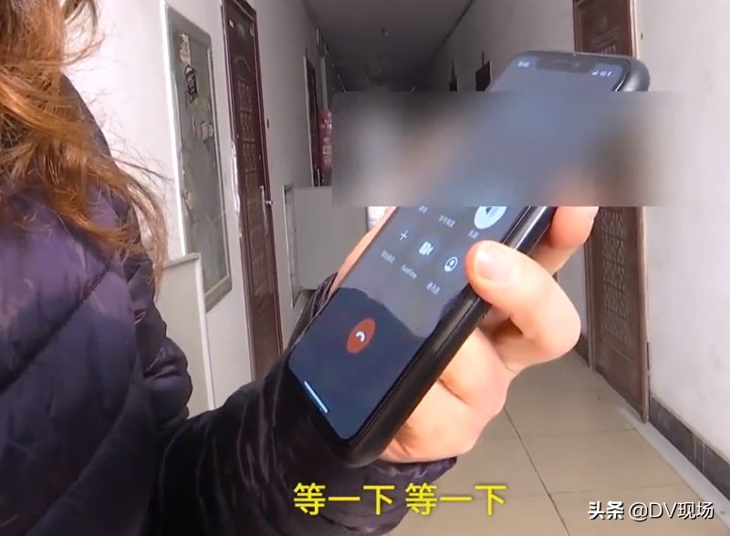 租房小伙退租后惊呆房东,房东收房租时见惊人一幕