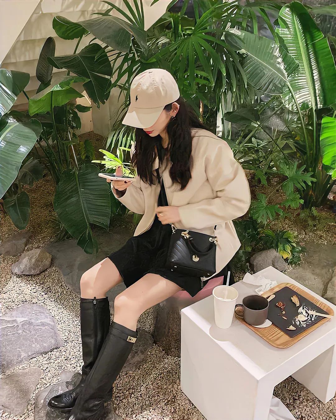 胖mm粗腿马丁靴冬季加绒羊羔绒,今年最火的中筒靴粗腿圆头马丁靴