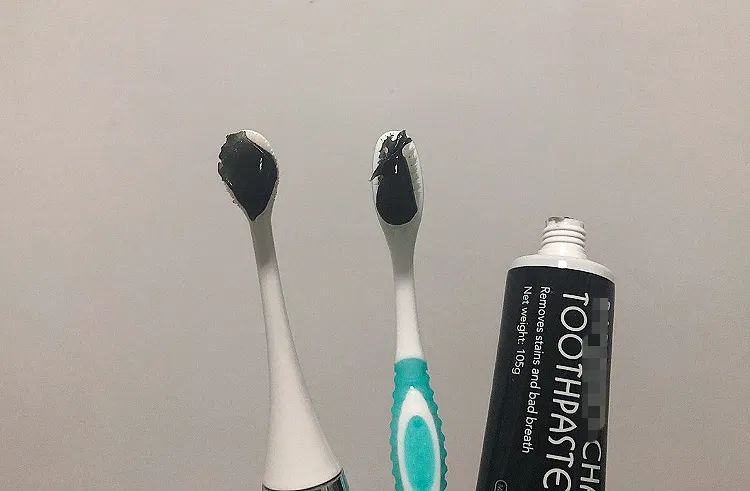 网红竹炭牙膏真的有用吗 (抖音竹炭洗白牙膏是真的吗)