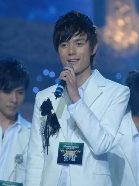 张超回应劈腿视频,张超否认劈腿