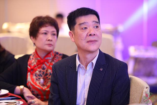 清蒸鲟龙鱼鱼子酱,三大美食鲟鱼鱼子酱