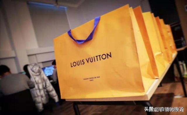 拳头送的六一礼物,fpx余霜