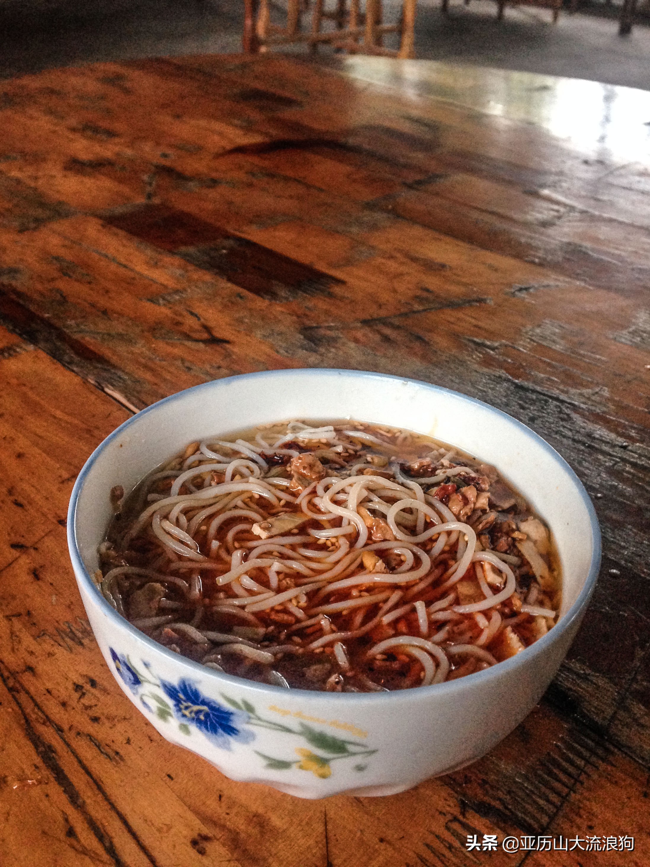 我流浪到中缅边境，发现一座奇特的寺庙，修行的僧人竟都是孩童