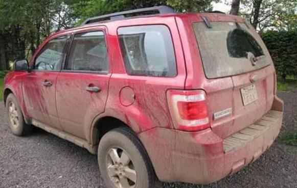 车内细微灰尘怎么处理最好,车内灰尘多用湿布可以吗