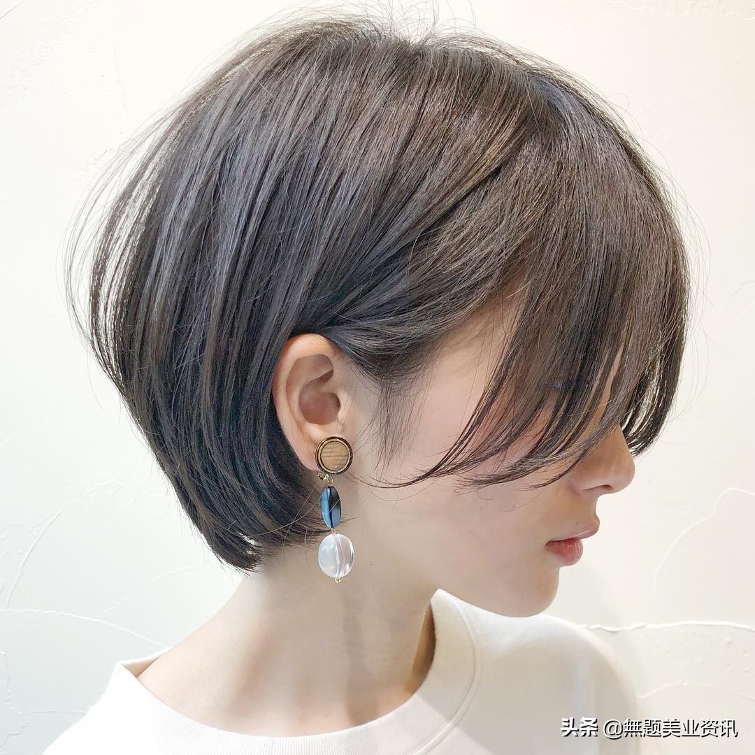 短发留长尴尬期发尾翘起来怎么办,短发发尾老是翘起怎么办