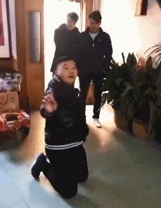 老虎：这是我准备养大吃的，你来凑什么热闹