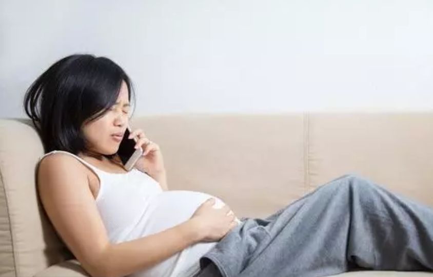 孕期睡觉侧卧30度是往前还是往后,孕期一直左侧卧的危害