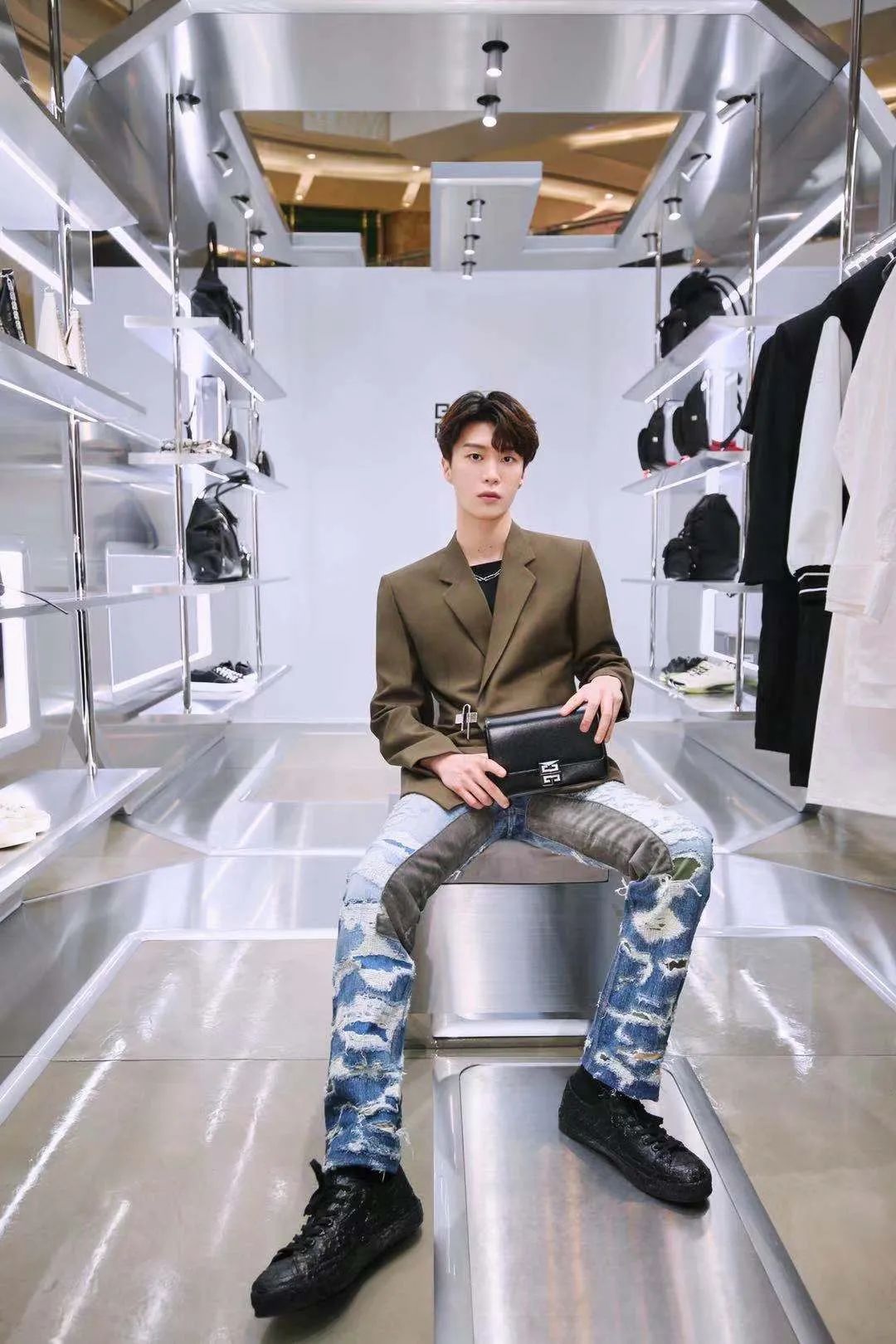 乃万曾可妮直播,纪梵希女包值钱吗