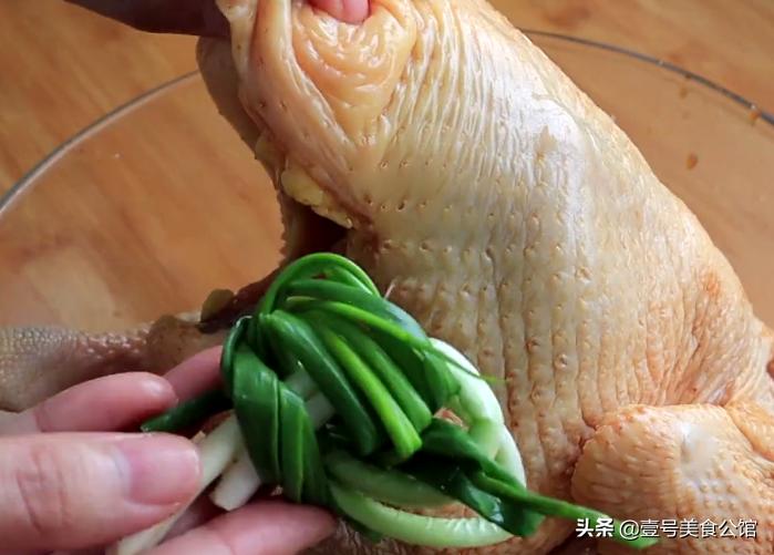 秘制荷叶鸡鲜嫩多汁太解馋了,正宗清蒸荷叶鸡做法培训中心