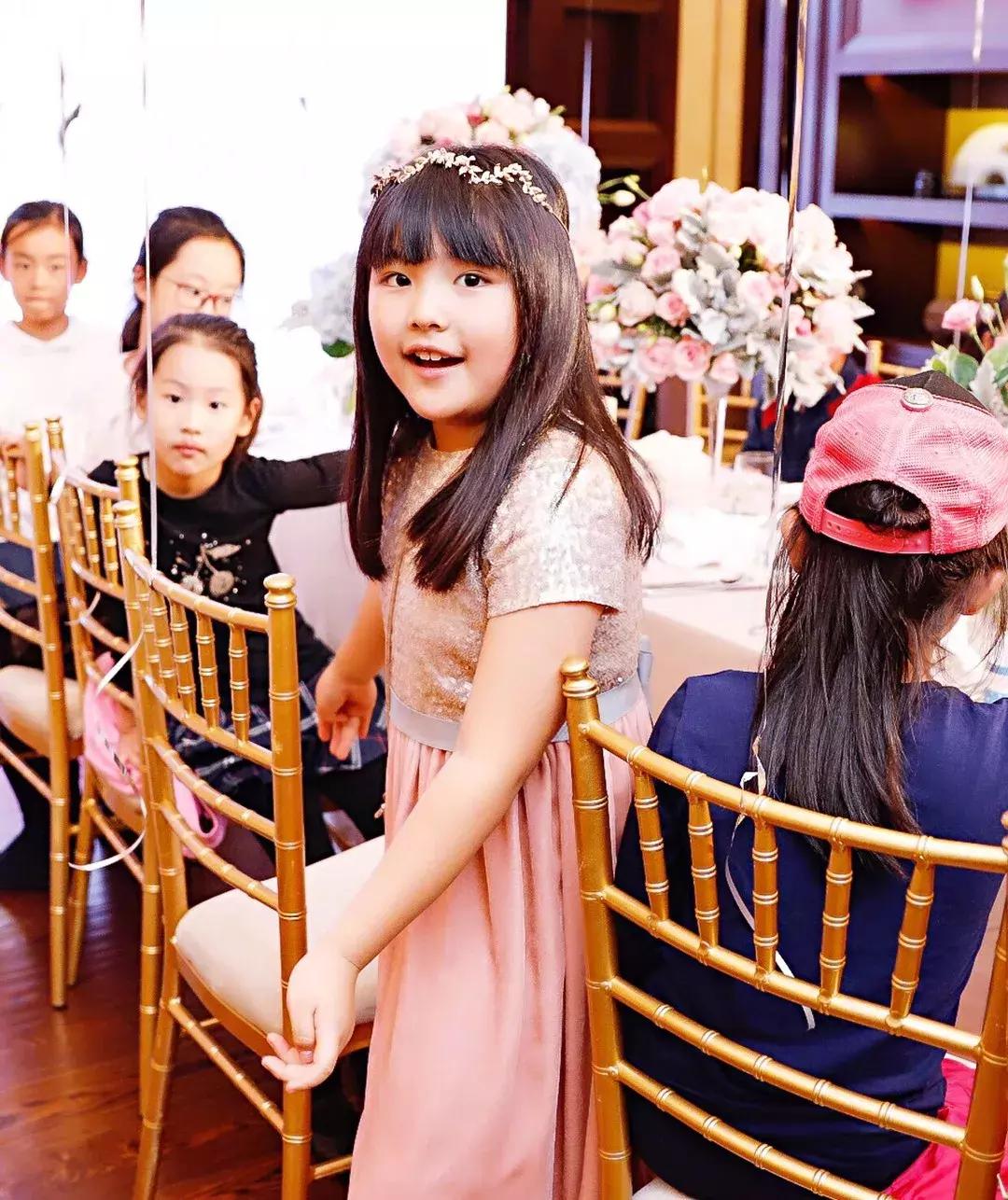 大s和小s二女儿买衣服,小s被大s吐槽