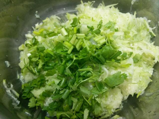 改善白发头，早餐就做这个饼给家人吃，豆渣变美味，做法特简单