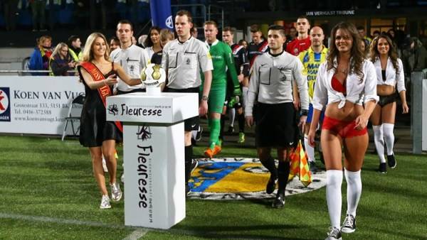 荷甲球童,足球比赛开场球童手拉手视频