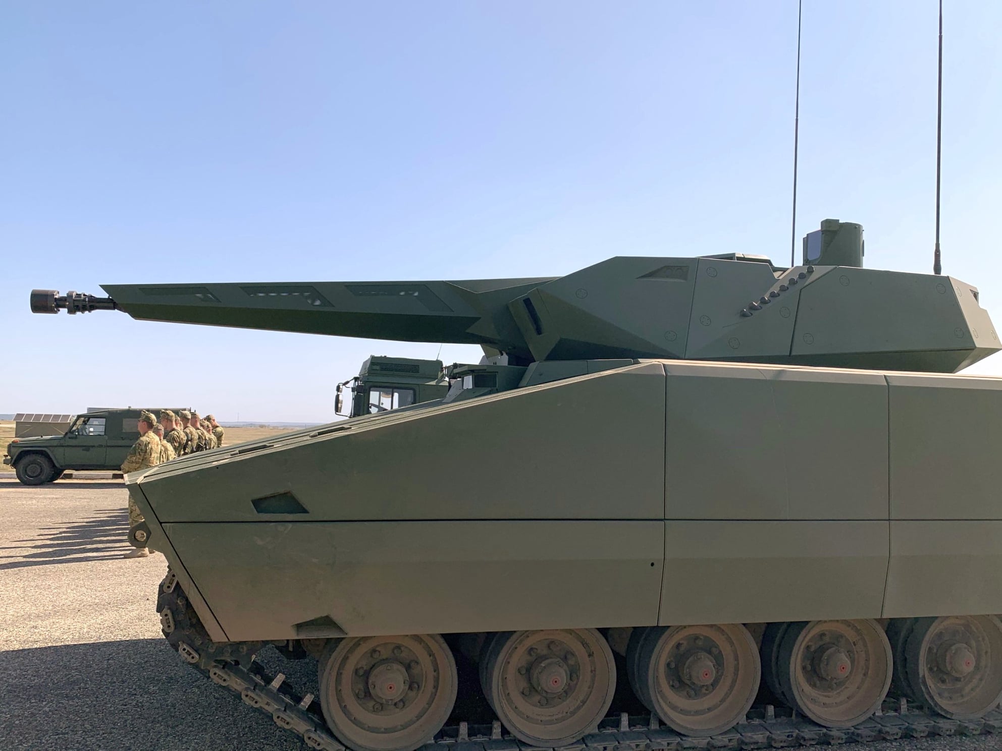 世界上防护能力最强的装甲车,最新山猫kf41步兵战车