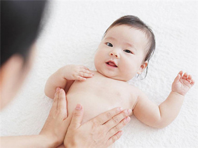 宝宝肚子圆鼓鼓的正常吗?儿科医生告诉你有哪些需要注意