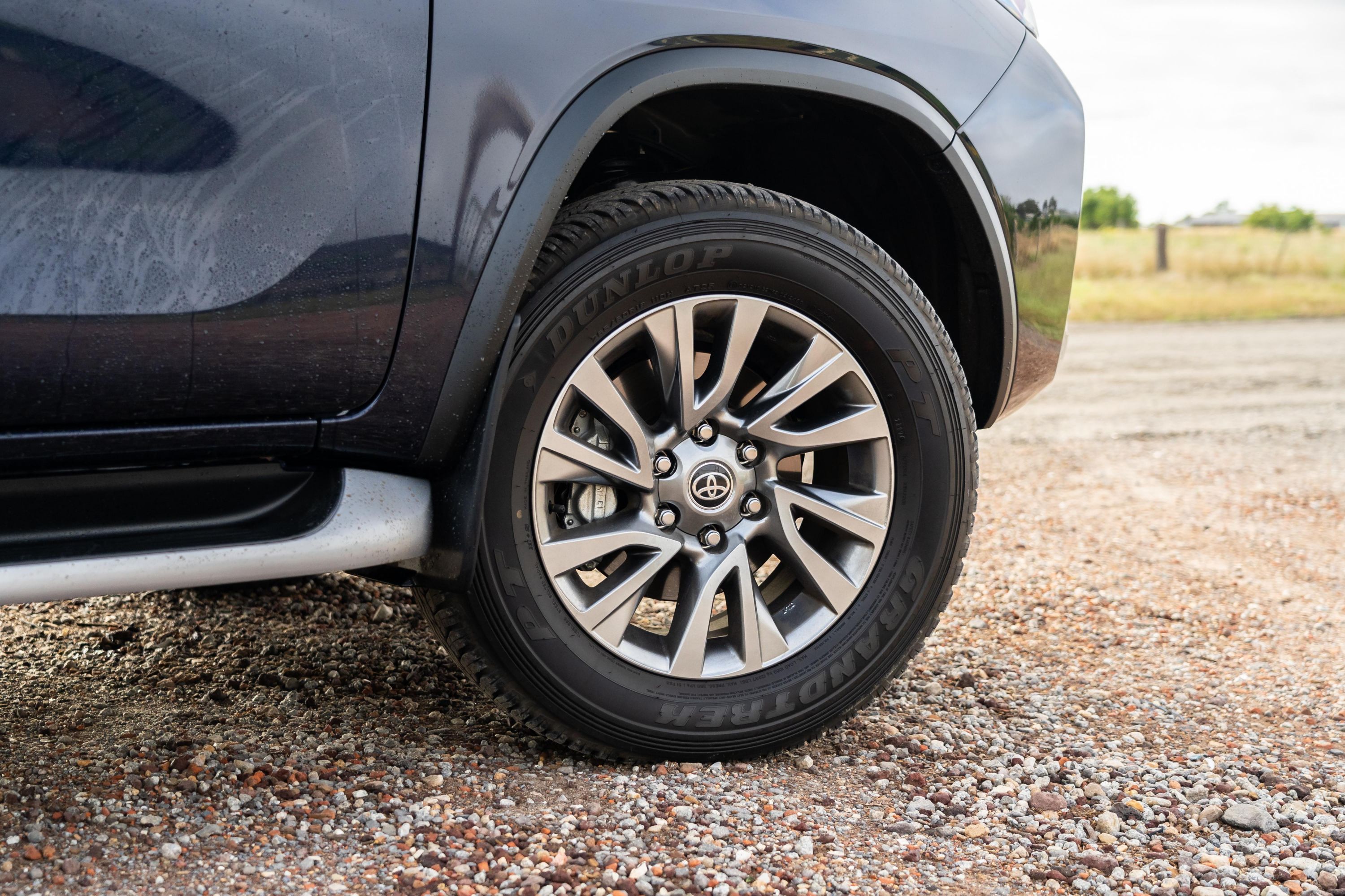 2018款丰田进口穿越者试驾,丰田穿越者对比丰田普拉多