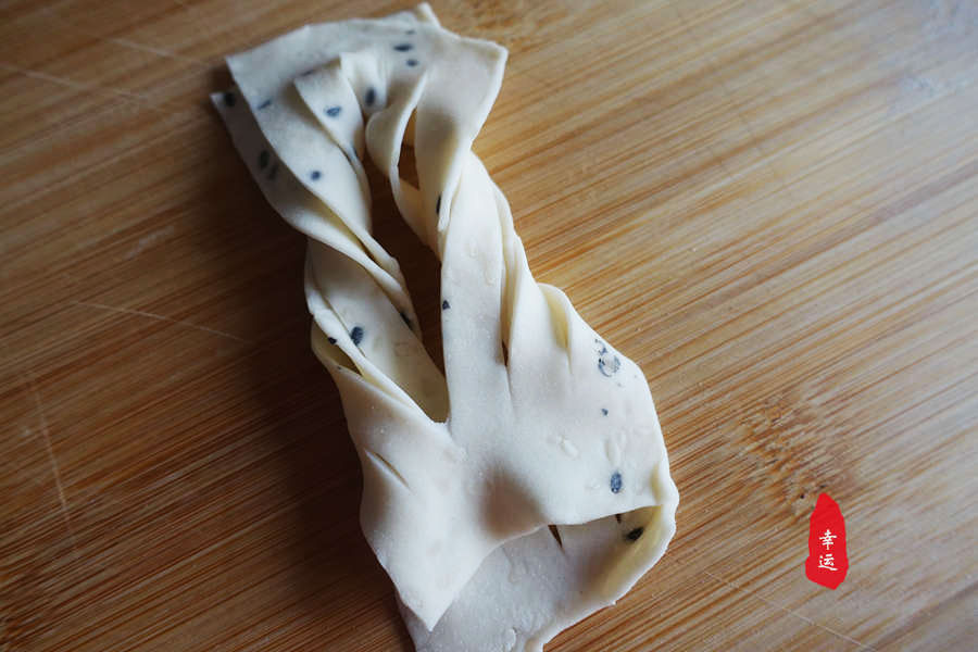 家庭简易版煎饼果子很美味呦,煎饼的做法家庭版薄脆