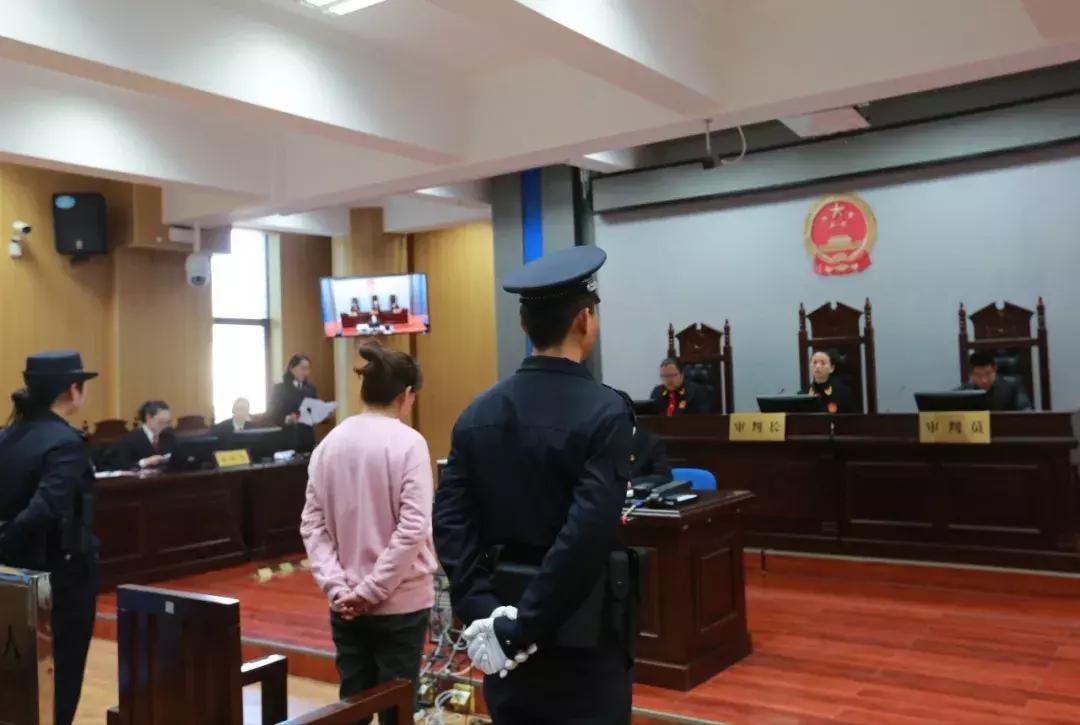 美容院用铅欺骗顾客,免费化妆品骗术