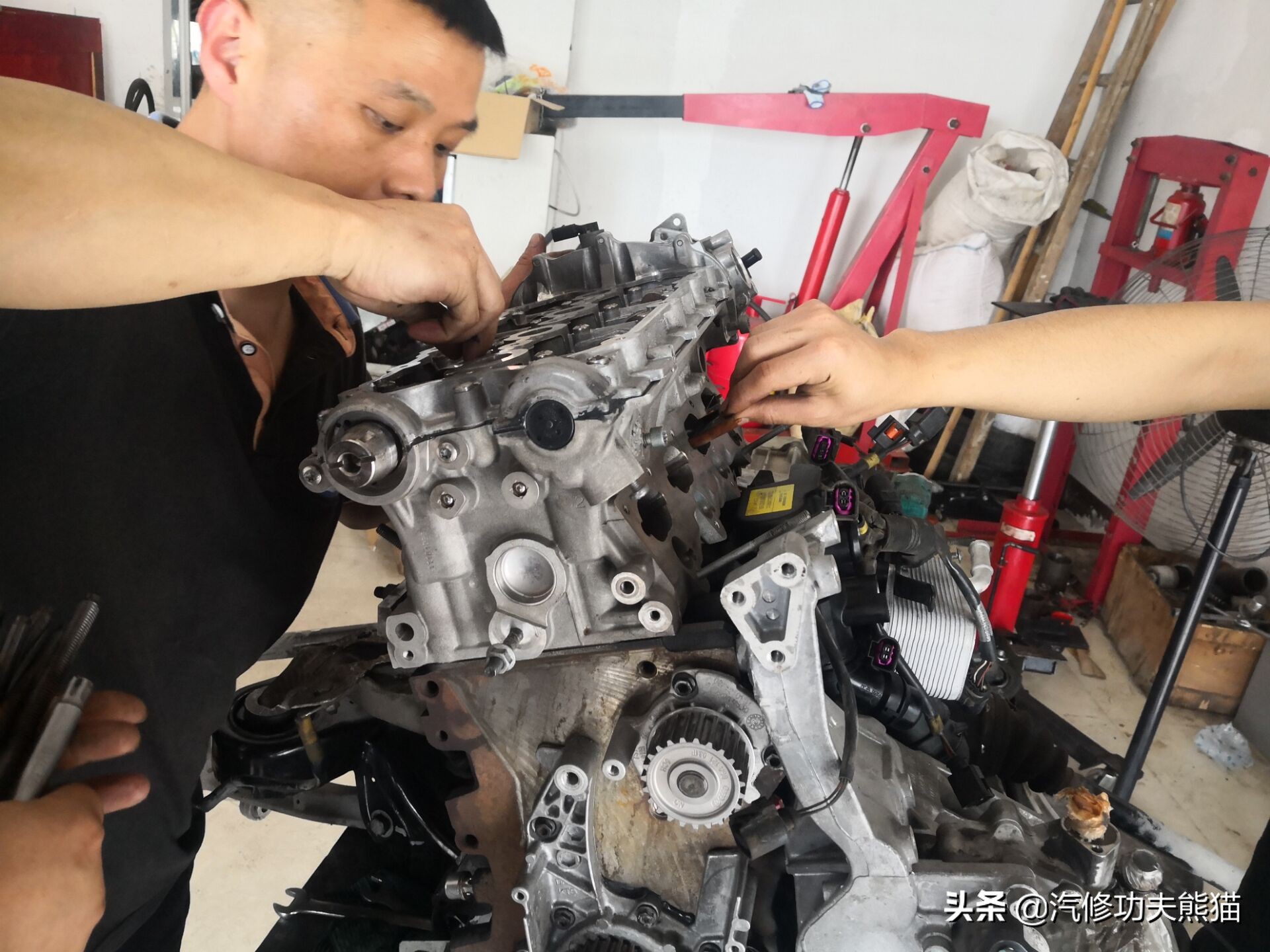 10年奥迪a6l2.0t烧机油维修,奥迪a6l2.0t烧机油吗