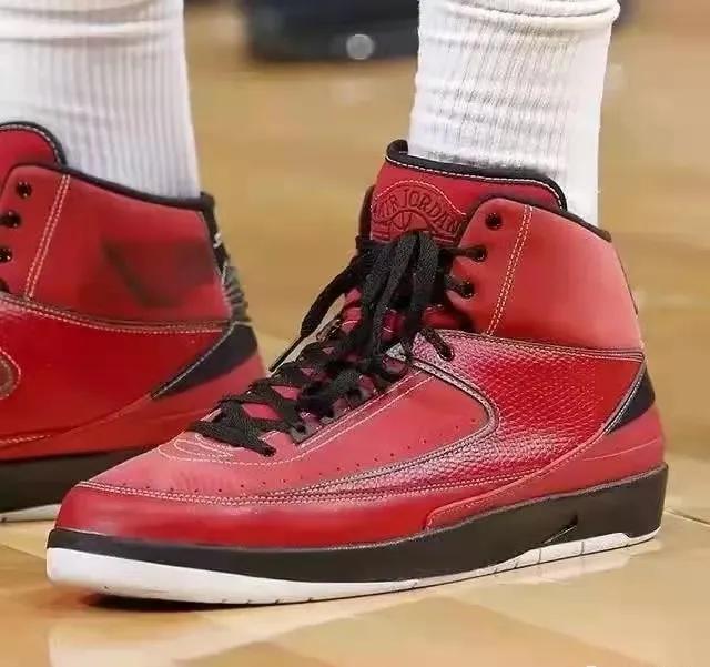 aj2复古高帮白绿上脚,最值得买的aj是几代