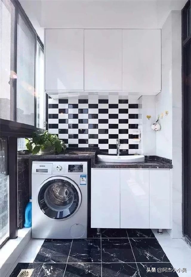 黑白极简瓷砖推荐,黑白瓷砖卫生间图