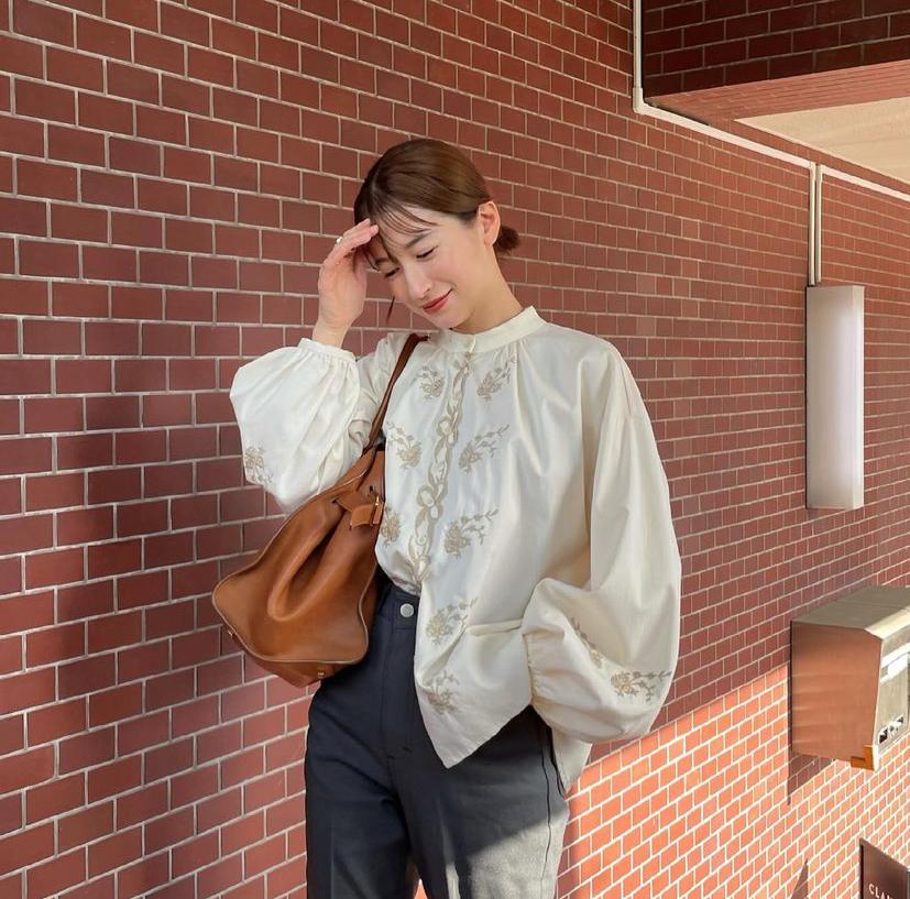 喜欢宽松衣服怎么办,怎么把宽松版的衣服穿有型