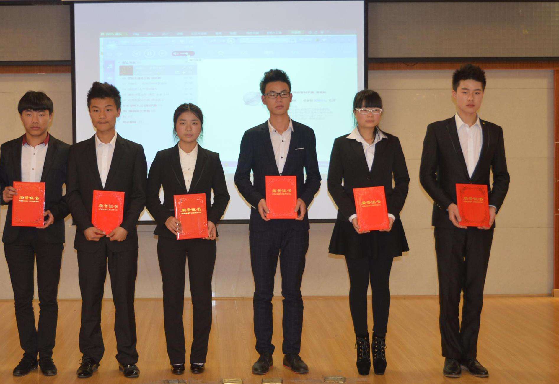 大学选班干部流程,如何在新生中选择班干部