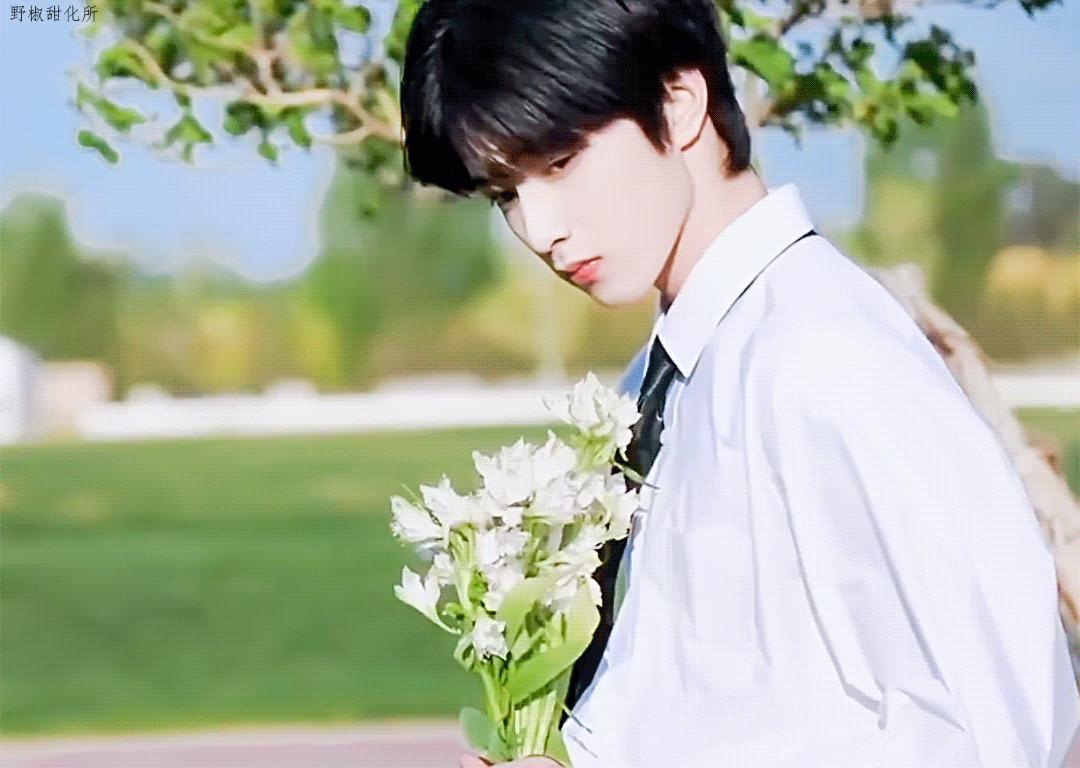 喜欢帅哥的女生是什么性格特点,哪种性格的男孩子比较受女生喜欢