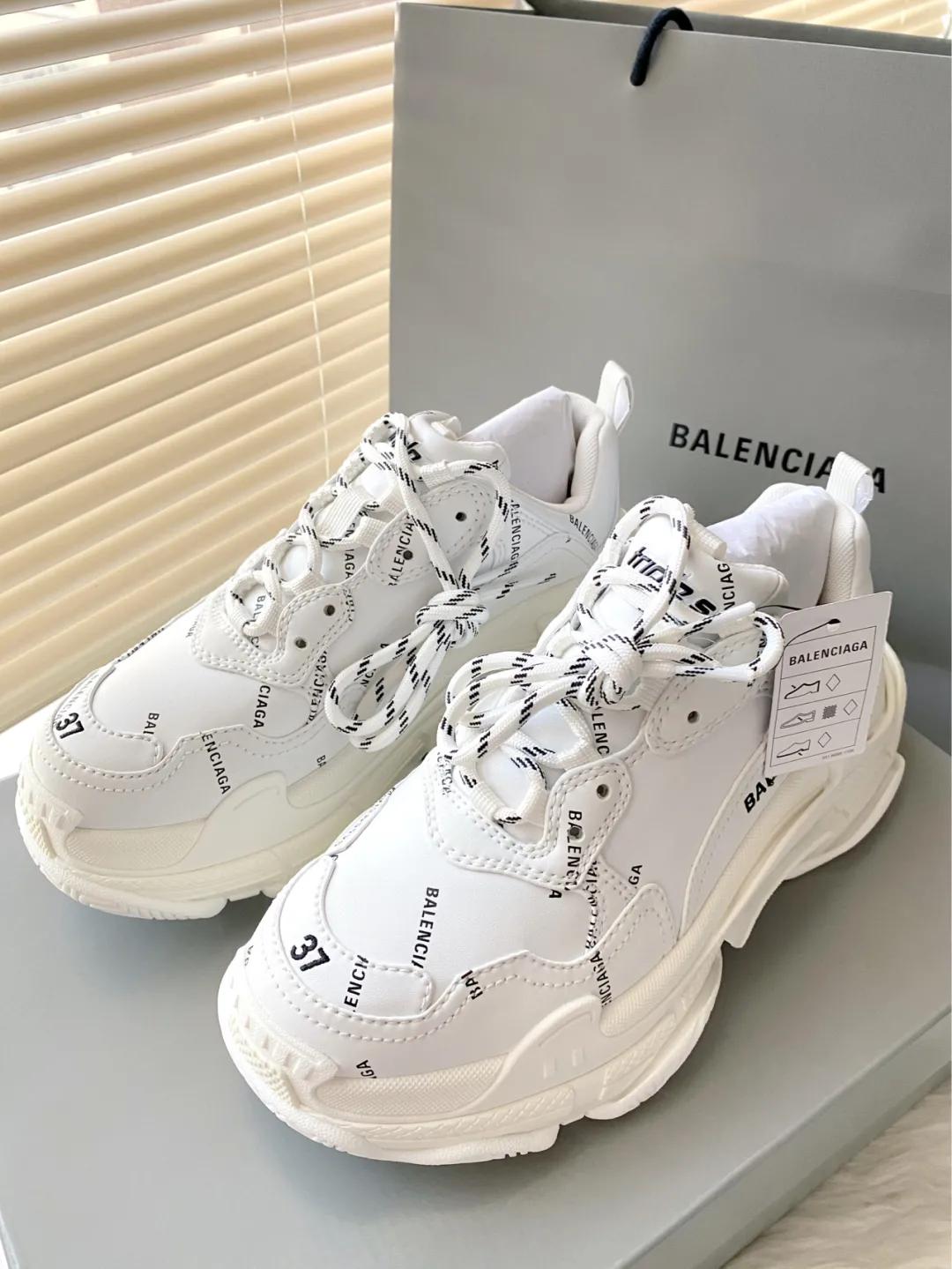 点击开启520心意臻选清单！BALENCIAGA爱心T还是PANDORA手链？